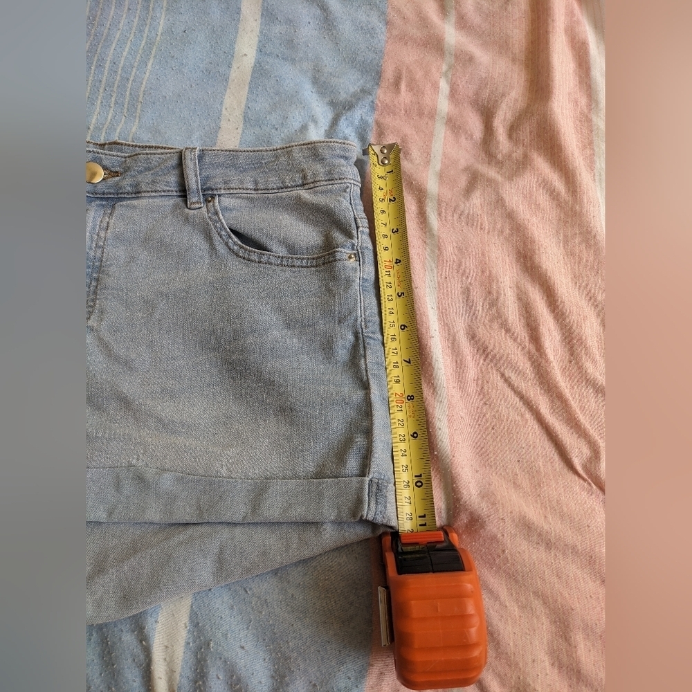 H&M  Light Blue Jean Shorts - Picture 4 of 6